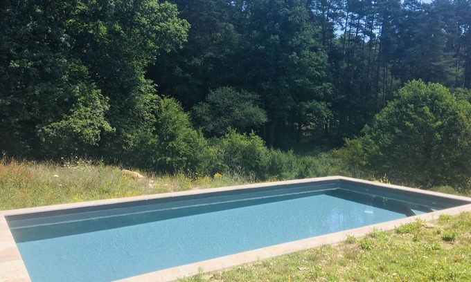 Saint-Pierre-de-Chignac Apartment | seasonal rental with swimming pool