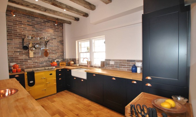 Pittenweem Apartment | Seaspray- harbourfront home in idyllic location