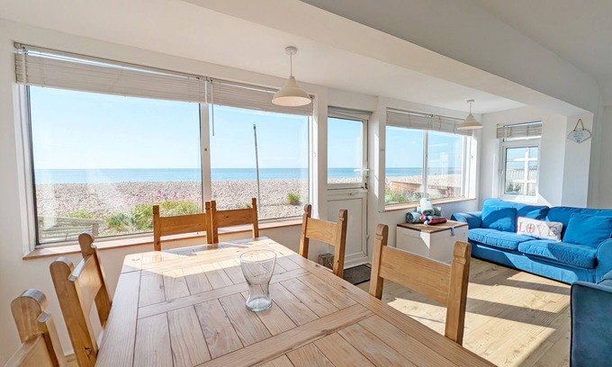 Pagham Cabin | Seaspray - Pagham - a family house that sleeps 7 guests in 4 bedrooms