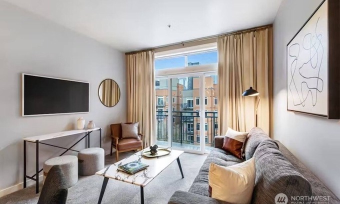 Seattle Condo | Seattle Belltown Penthouse- Parking, Gym, Pool, Spa/99Walk Score