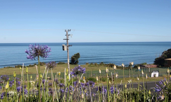 Mokau House | Seaview Cottage. A cosy relaxing cottage, close to Mokau.