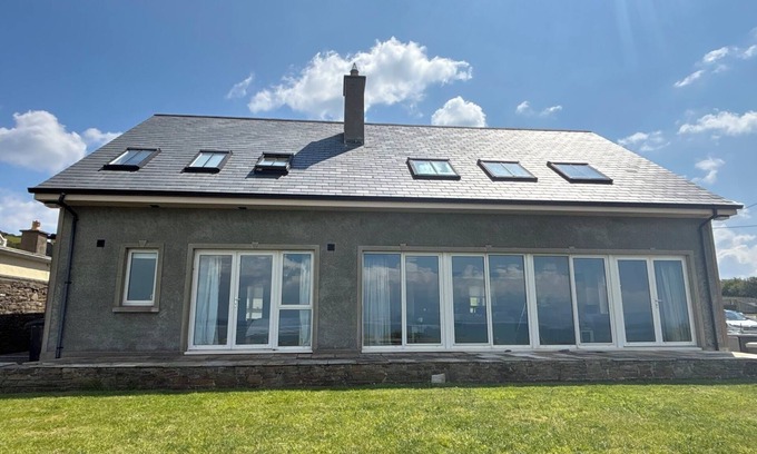 Rossnowlagh Cottage | Seaview Cottage - Bright & Beautiful - Ocean Views - Walk to Beach