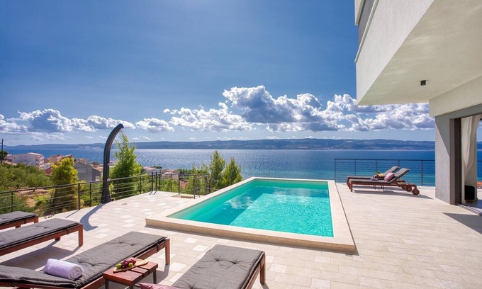 Duce Villa | Seaview Villa Vivra with 4 en-suite bedrooms, gym, and private pool