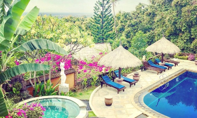 Singaraja House | Seaview Villas in Tropical Garden with Staff and Car! Group bookings possible!