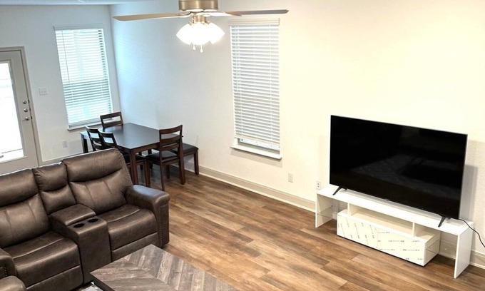 San Antonio House | SeaWorld & Lackland Air Force Base Modern Home