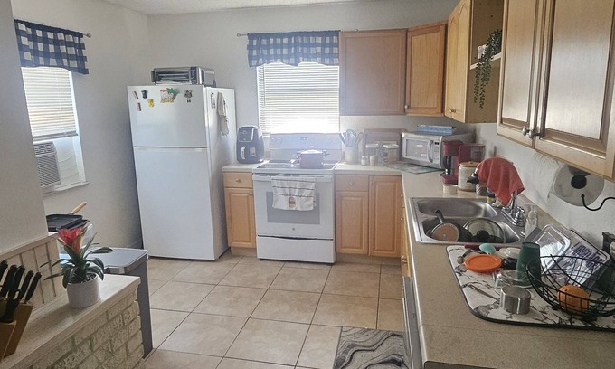 Roseland Hotel | Sebastian Gardens Inn & Suites