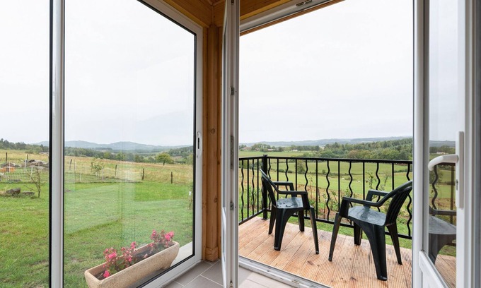 Egliseneuve-des-Liards Ski Chalet | Secluded Chalet in Egliseneuve des Liards