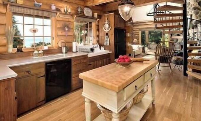 Kincardine Cottage | Secluded 1200' beachfront private 64 acre log home