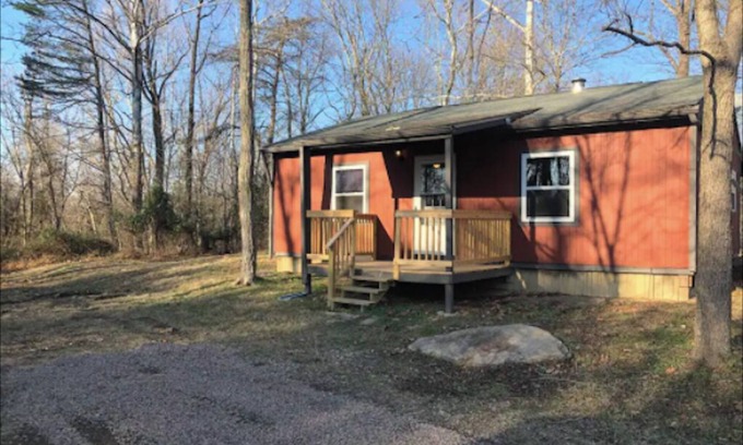 Stockdale Cabin | Secluded 2 bedroom cabin near Lake Jackson.
