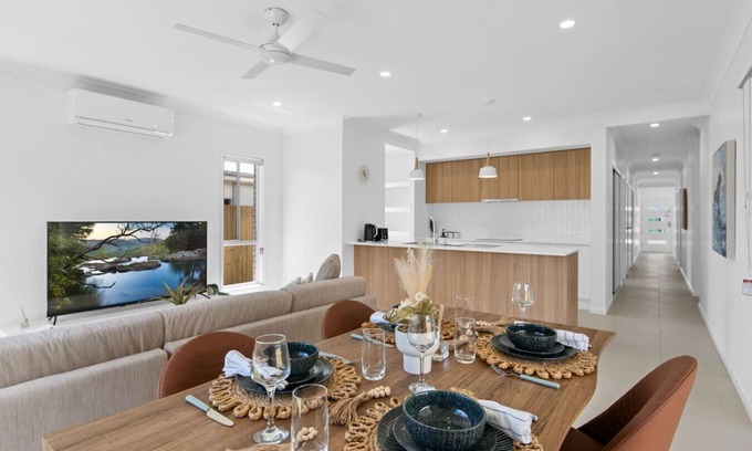Victoria Point House | Secluded 4-Bed Retreat Mins to Beaches & Wineries