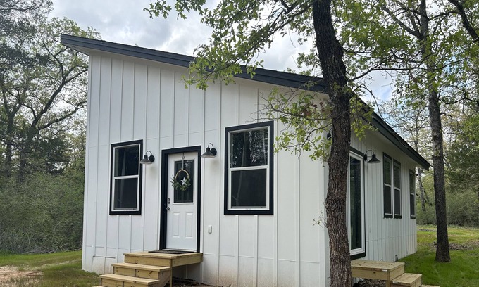 Rockdale Cabin | Secluded and Stylish Cabin on 30 Acres!