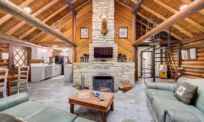 Garfield Cabin | Secluded Beaver Lake Cabin w/Private Dock!