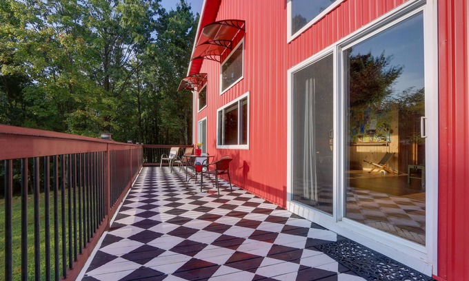 Ridgeway House | Secluded Berkeley Springs Home w/Fire Pit + Deck!