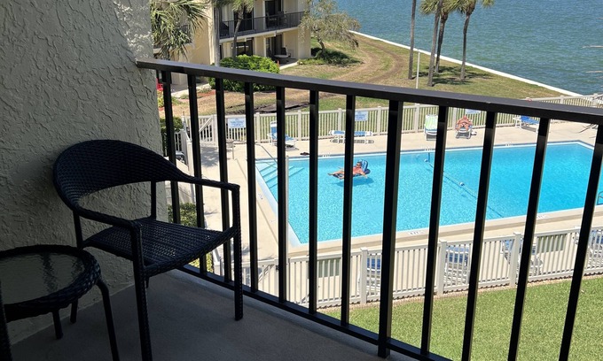 Pinellas Point Condo | Secluded between Bay and Gulf Seapointe Terrace