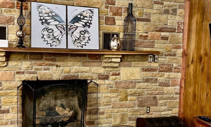 Vest Cabin | Secluded cabin conveniently located near The Mine Made Adventure Park.