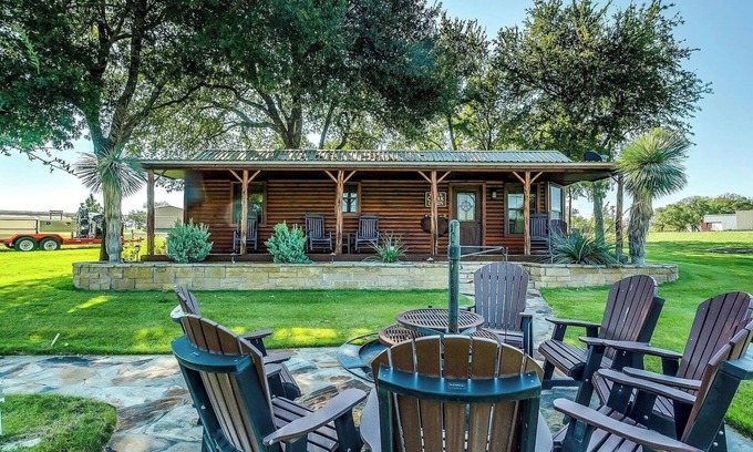 Dennis Cabin | Secluded Cabin in Weatherford, TX