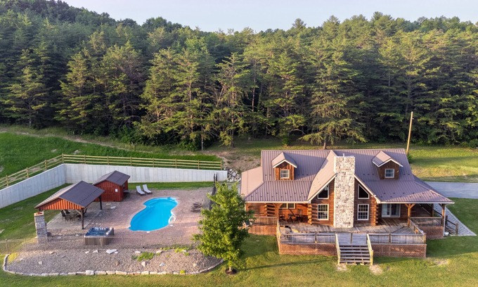 Concord Cabin | Secluded Cabin, Sleeps 20-Pickleball, Pool&Hot Tub