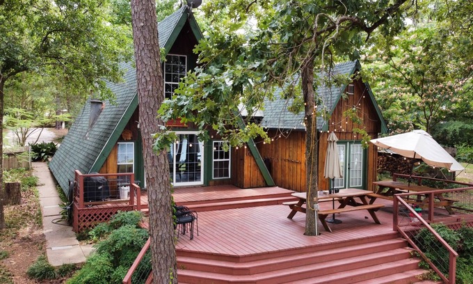 Broaddus House | Secluded cove! Fish, hike, hunt! Keep boat in water on private dock Sleeps 18