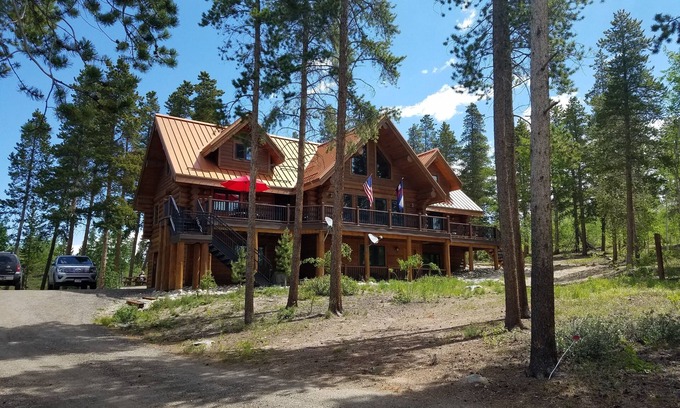 Winter Park Highlands House | Secluded Custom Log Home w Hot Tub - by Winter Park, Granby Ranch & Grand Lake