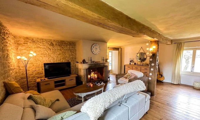 Brossac House | Secluded Getaway in the Woods Pool & Ponds