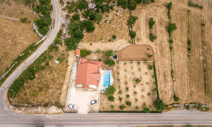 Lecevica House | Secluded Holiday Home with Pool and Hot Tub - Three Bedroom Holiday Home