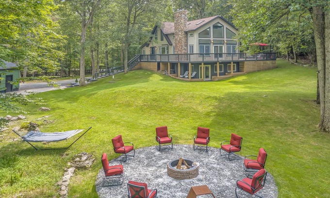 Cresco House | Secluded House by the Creek in charming Cresco