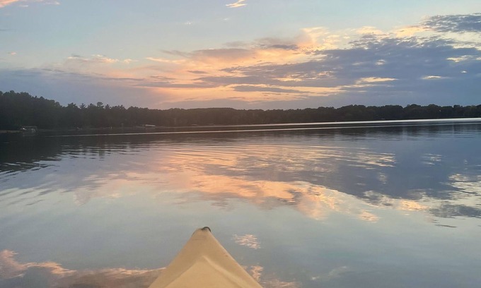Ossipee House | Secluded lakeside retreat with hot tub, sandy beach, game room, & near Nisswa.