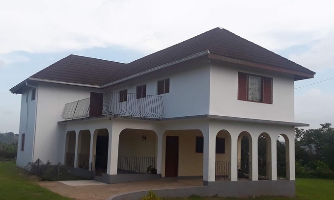 Epworth House | Secluded location/Weekly Discounts/15 mins Ocho Rios/Netflix Cable TV