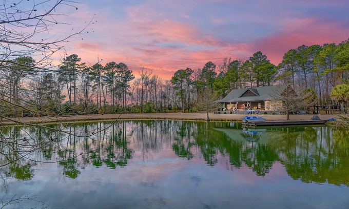 Willard House | Secluded Lodge 8acres Hot Tub, Pingpong kayaks!