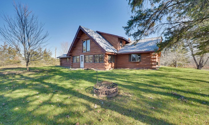 Finlayson Cabin | Secluded Log Cabin < 1 Mi to Munger State Trail!