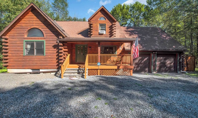 Newfoundland Cabin | Secluded Log Cabin w/Hot Tub, Fire Pit, Game Room