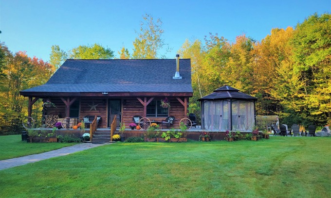 Marlow House | Secluded Log Home Sitting on 10 Acres.