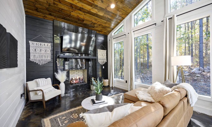 Broken Bow Cabin | Secluded Luxury Couples Cabin with Hot Tub