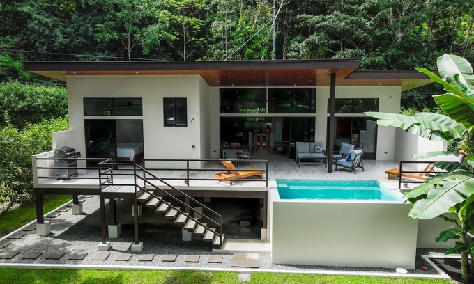 Dominical House | Secluded Luxury Rainforest Villa on the Baru River close to Dominical Beach !