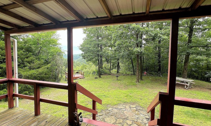Jasper Cabin | Secluded mountain cabin with Ozark views from porch!