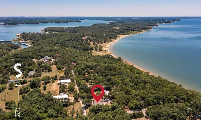 Pottsboro House | Secluded, private get away. Short walk to the beach down a private trail.