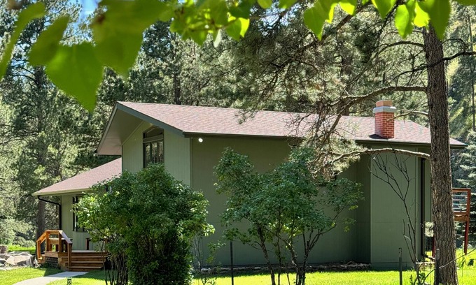 Custer House | Secluded Setting On French Creek In The Southern Black Hills