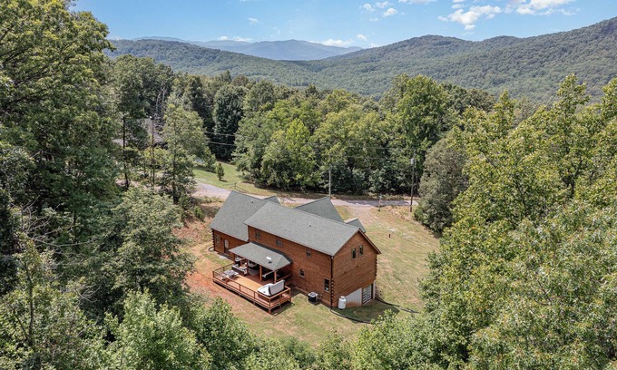 Luray House | Secluded Shenandoah Hideaway