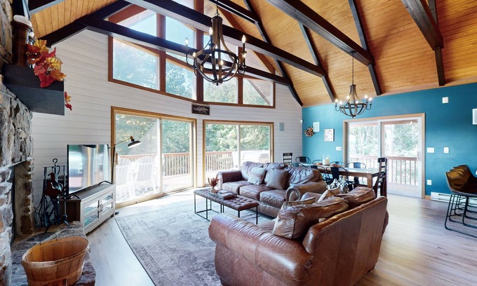 Accident House | Secluded & spacious retreat with private hot tub, carriage house & game room