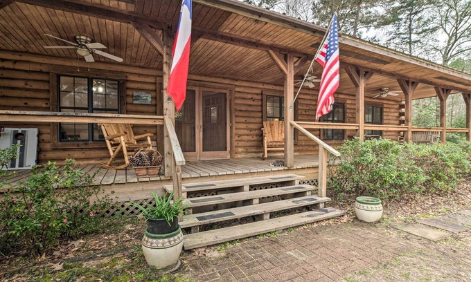 Willis Cabin | Secluded Texas Getaway w/ 25 Acres & Private Yard