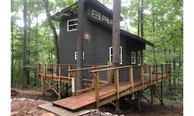 Makanda House | Secluded treehouse with indoor fireplace