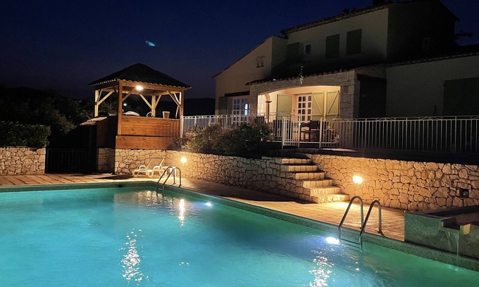 Saint-Laurent-du-Var Villa | Secluded villa with sea view and large swimming pool