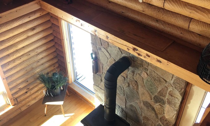 Springfield Cabin | Secluded Washademoak lakefront cove log cabin