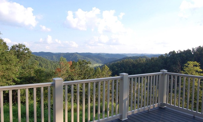 Jackson Cabin | Secluded with best views in E. KY. Can see 3 states.You won’t be disappointed!