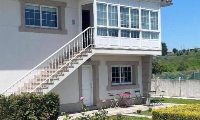 Abegondo House | Second floor apartment in a house near Camino Inglés (Pet friendly)
