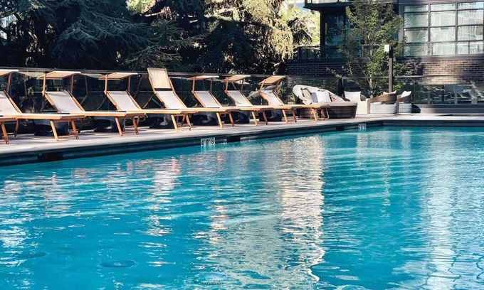 South Lake Union Apartment | Second House Boren-Come Relax by the Pool or Unwind in the Sauna!