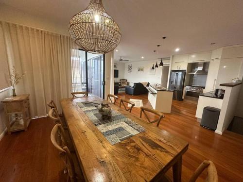 Bonny Hills Apartment | Second Level on Honeysuckle