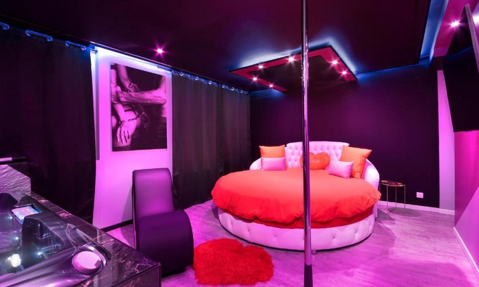 Fer a Cheval Apartment | Secret Night II
