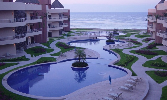 Isla Navidad Apartment | Secure Luxury 3Bd Condo - Coco Beach near Barra de Navidad FREE PARKING