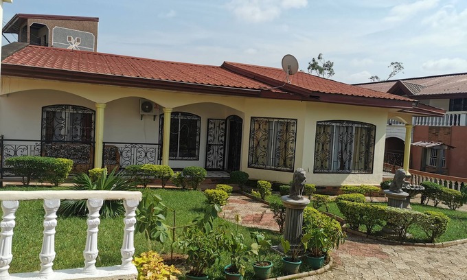 Yaounde House | Secure residence "the pride of the Peacock